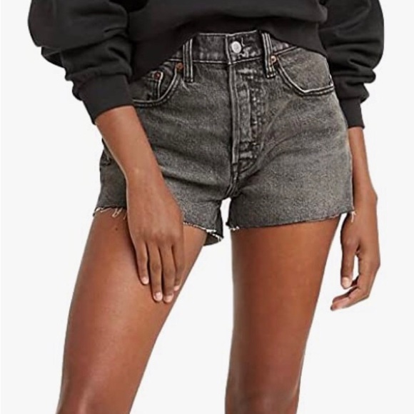 Levi’s 501 Shorts - Picture 2 of 4